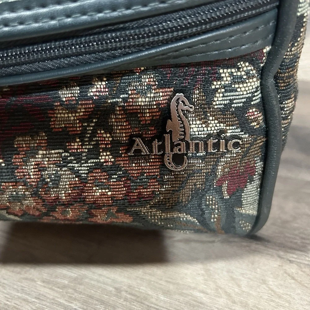 90's vintage Atlantic‎ floral tapestry luggage carry on 15in X 9in X 8in